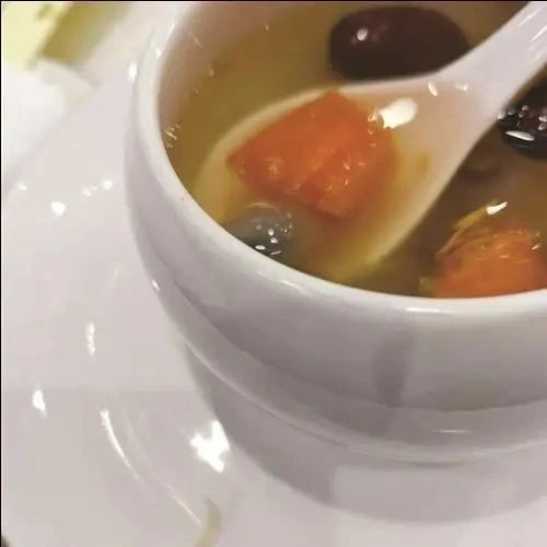 45萬(wàn)元婚宴吃出異物！