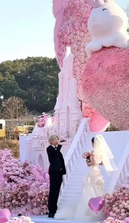 熱搜第一！鹿哈向女友求婚成功